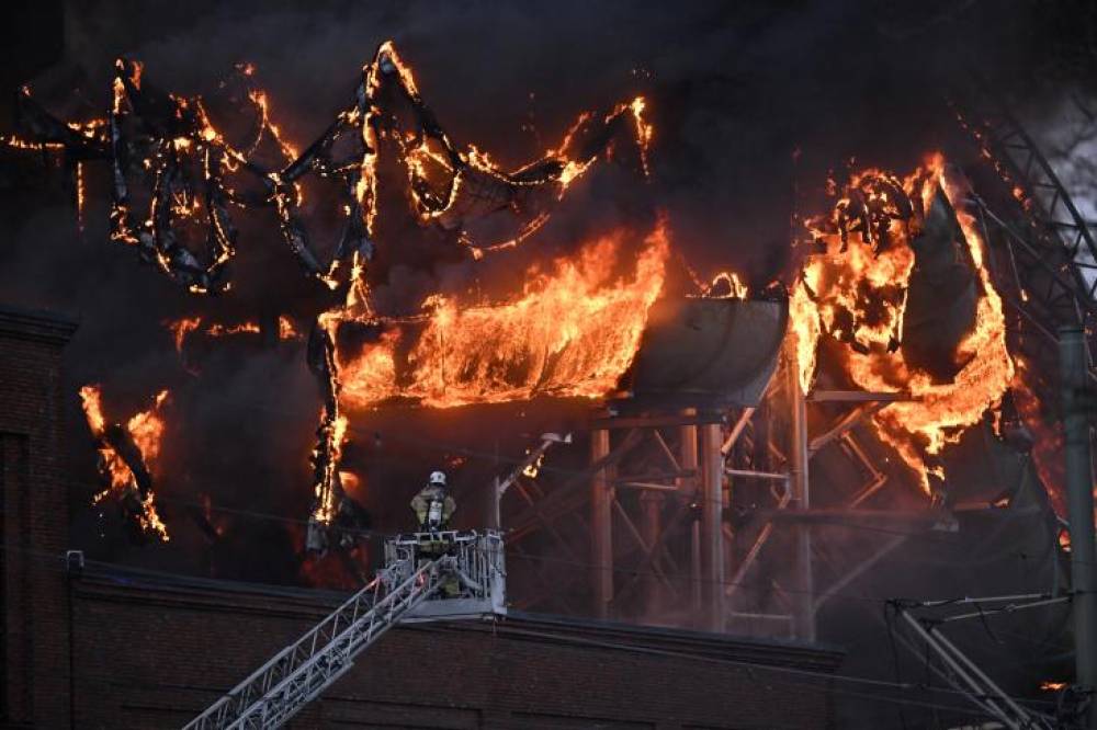 Le plus grand parc d’attractions de Suède ravagé par un énorme incendie, un disparu et 16 blessés