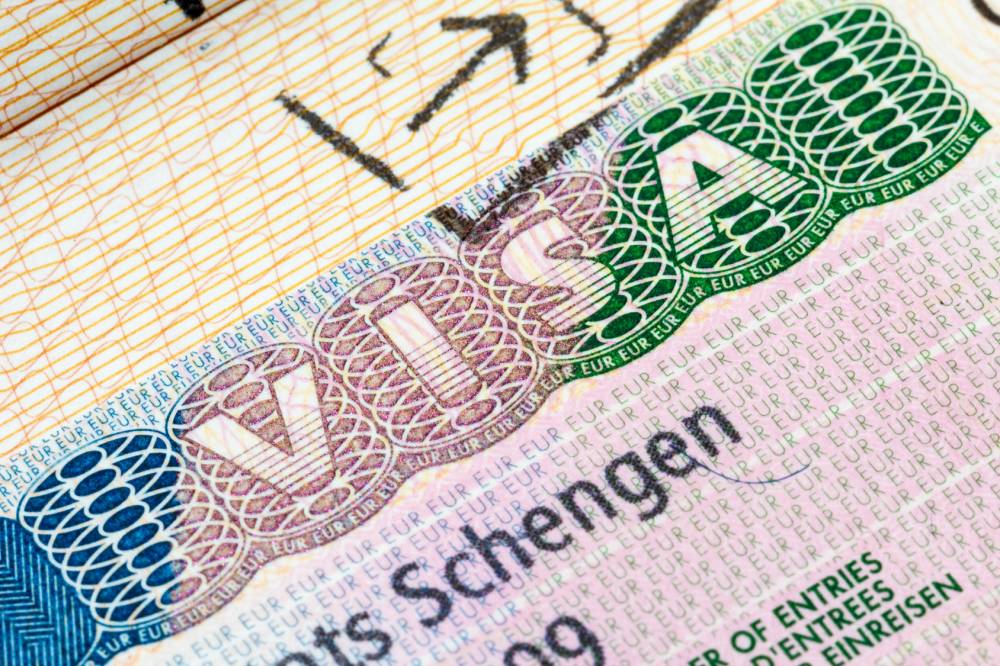Visa Schengen: l’UE envisage une hausse de 12,5% des frais en 2024