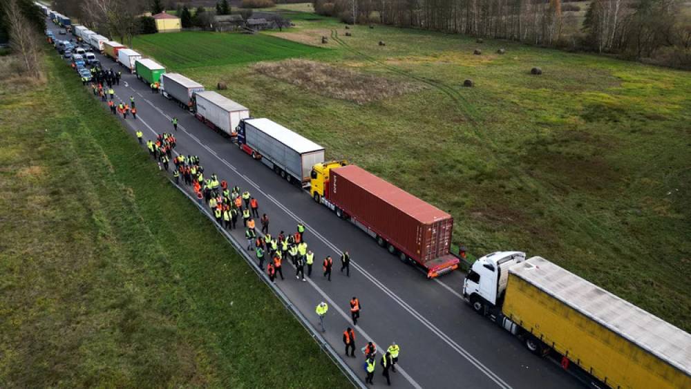 Les agriculteurs polonais menacent de bloquer totalement la frontière avec l’Ukraine