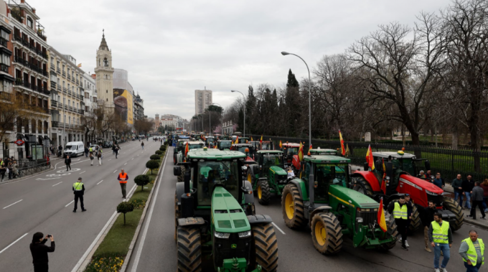 Espagne: les tracteurs bloquent de nouveau le centre de Madrid