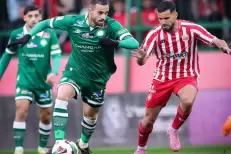 Botola : le Raja chute à Meknès, l’IRT piégé à Zemamra