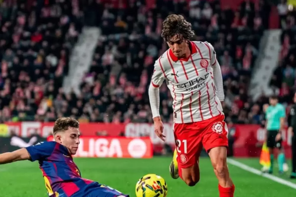 FC Barcelone : Hansi Flick pointe l’arbitrage après la défaite à Girona FC