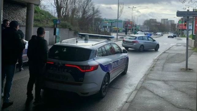 Attaque au couteau à Villejuif: au moins un mort et trois blessés, l'assaillant tué