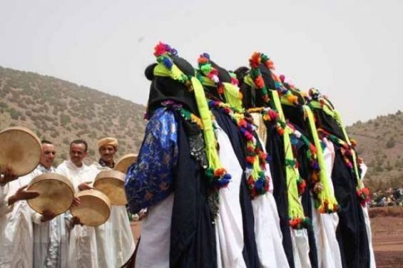 Maroc : Quatre danseurs d’ahidous profitent de leur tournée en France pour migrer