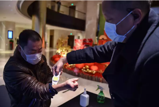 Coronavirus en Chine : vingt-cinq morts, l’OMS ne déclare pas encore d’urgence internationale