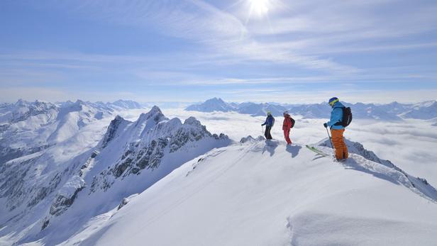 Ski en liberté et panorama à St. Anton, dans les Alpes autrichiennes