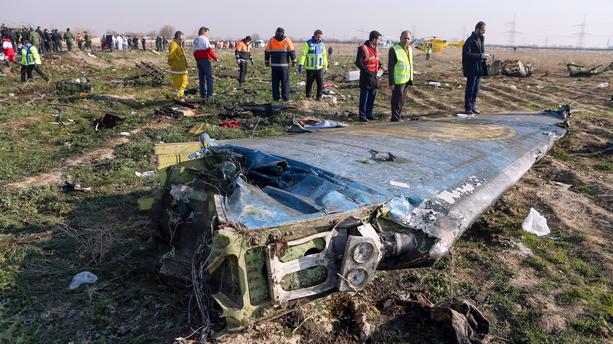 Crash d'un Boeing en Iran : l'avion a fait demi-tour, sept pistes à l'étude dont celle d'un missile