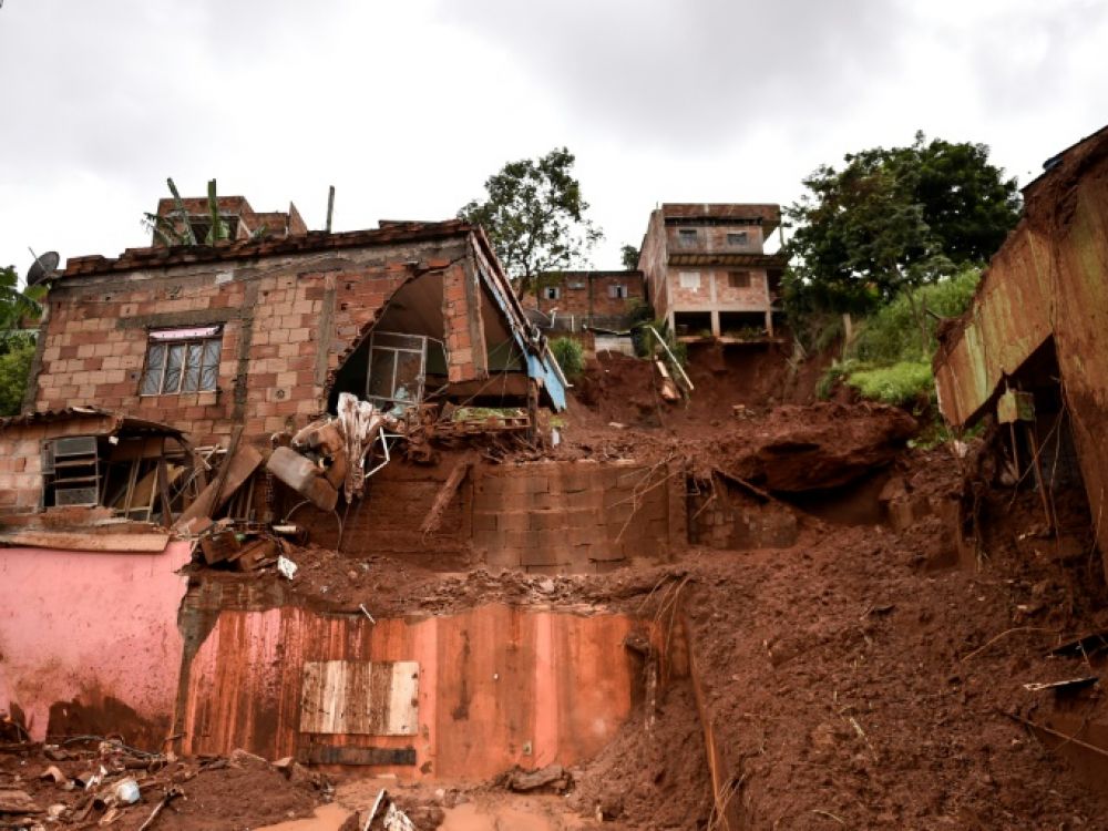 VIDEO - Brésil : les images de la violente tempête qui a fait au moins 44 morts, 12 blessés et 17.000 déplacés