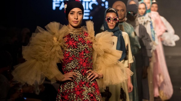 Paris. Oriental Fashion Awards : 19 stylistes , dont des marocains , distingués par des trophées