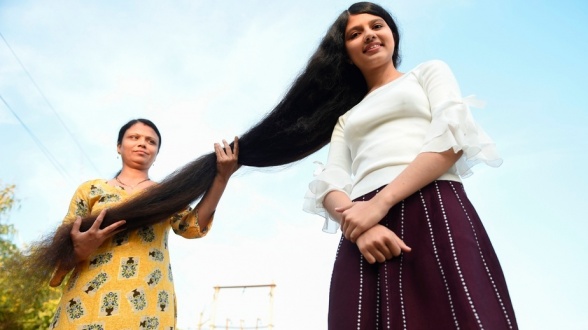 Vidéo.Inde.Record Guiness : Nilanshi Patel , 17 ans , a la chevelure la plus longue du monde