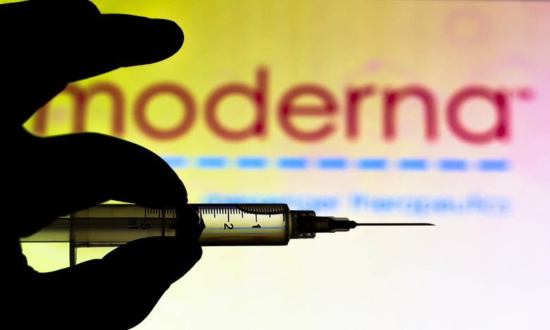 Covid-19: le Royaume-Uni autorise un troisième vaccin, celui de Moderna