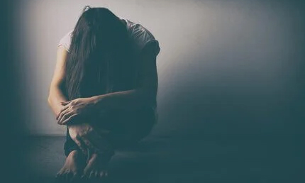 Fès: une fille de 13 ans tente de se suicider après le verdict « clément » prononcé contre son violeur
