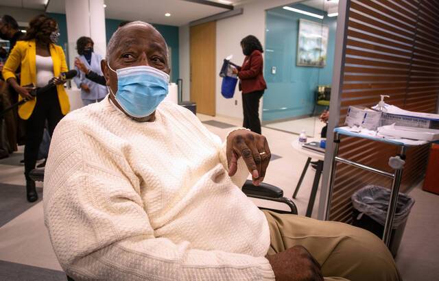 Coronavirus : Un lien entre la mort d’Hank Aaron, légende du baseball, et le vaccin contre le Covid-19 ? La maire d’Atlanta l’écarte