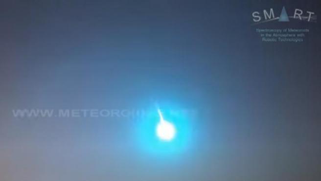 Une boule de feu d'une comète traverse le ciel du Maroc et de l'Andalousie