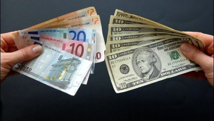 Le dollar recule face à l’euro