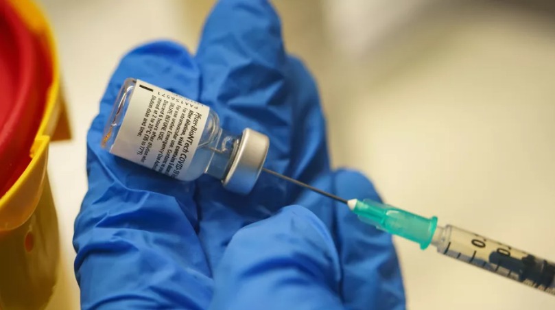 Covid-19 : on vous explique la polémique autour de la sixième dose du vaccin Pfizer-BioNTech