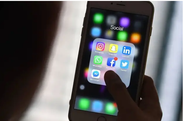 Les utilisateurs de WhatsApp devront bientôt partager leurs données avec Facebook et ses entités