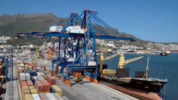Algérie: des idées pour sortir du gouffre, mais difficiles à mettre en oeuvre