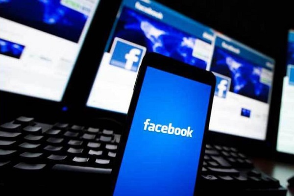 Facebook suspend ses dons politiques