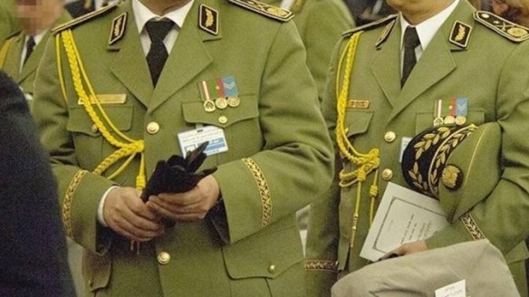 Algérie: le général Bouzit, chef du renseignement extérieur, pris en flagrant délit de corruption au Niger