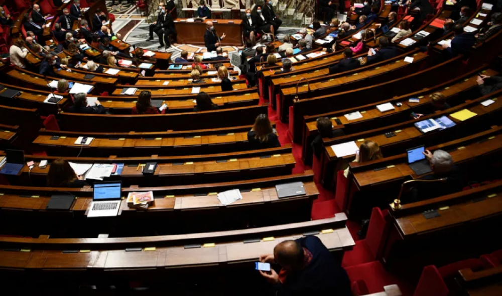 Pass vaccinal : l'examen du texte à nouveau suspendu à l'Assemblée nationale après les déclarations de Macron sur les non-vaccinés