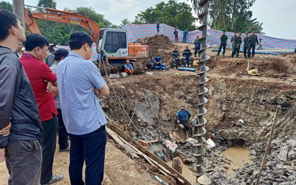 Vietnam: un enfant tombe dans un trou de 35 mètres, opérations de sauvetage en cours