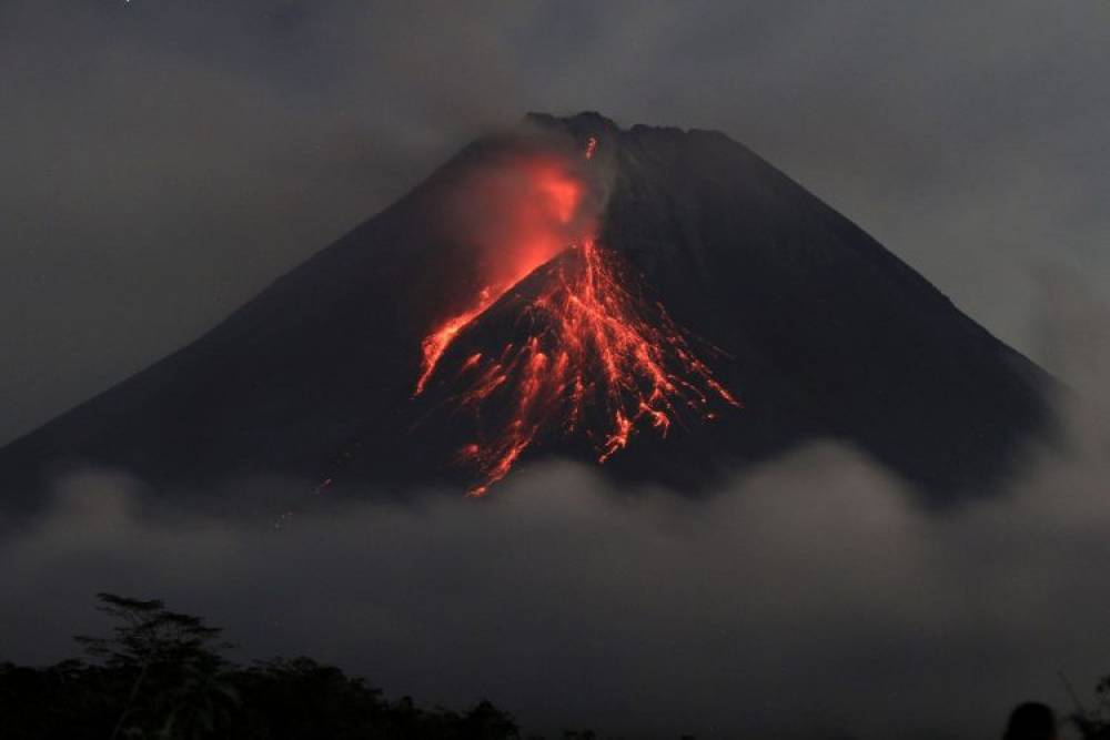 Indonésie : le volcan Merapi entre à nouveau en éruption sur l’île de Java