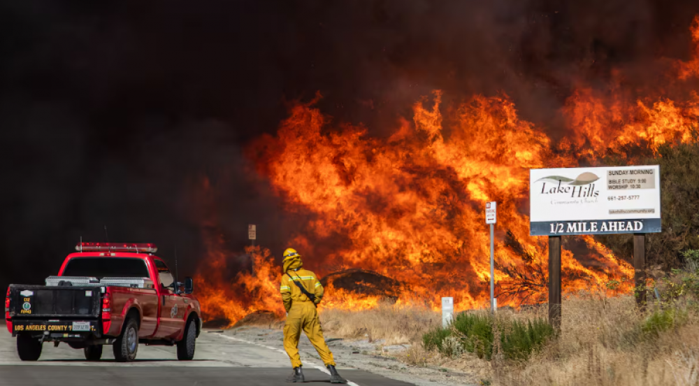 États-Unis : un nouvel incendie fait rage au nord de Los Angeles