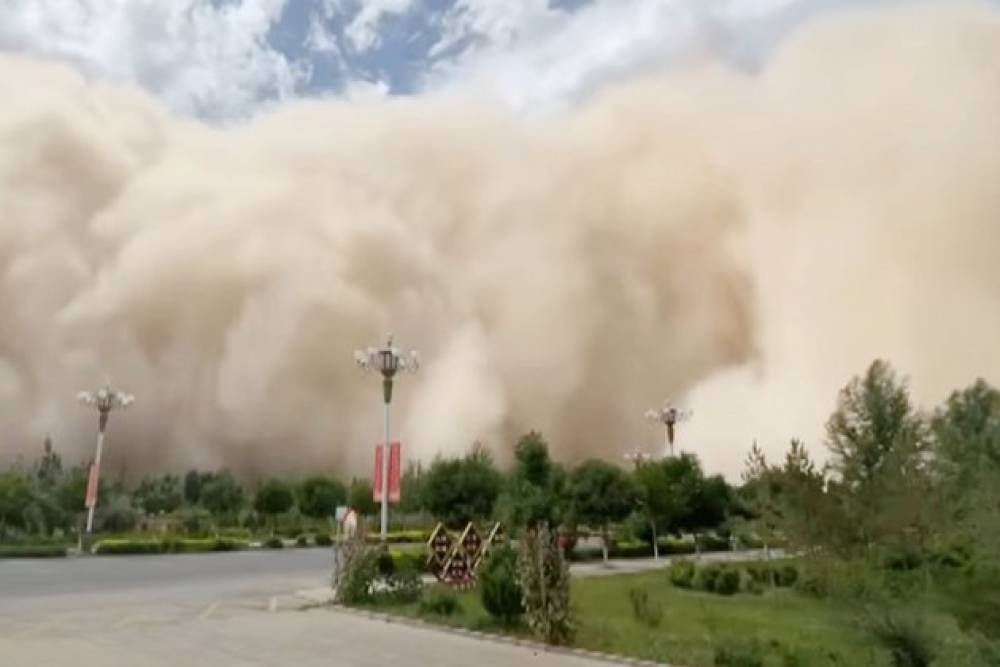Environnement. Une vague de sable recouvre une ville entière