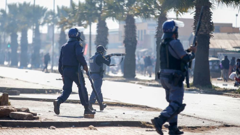 Violences et pillages en Afrique du Sud, l'armée déployée dans deux provinces