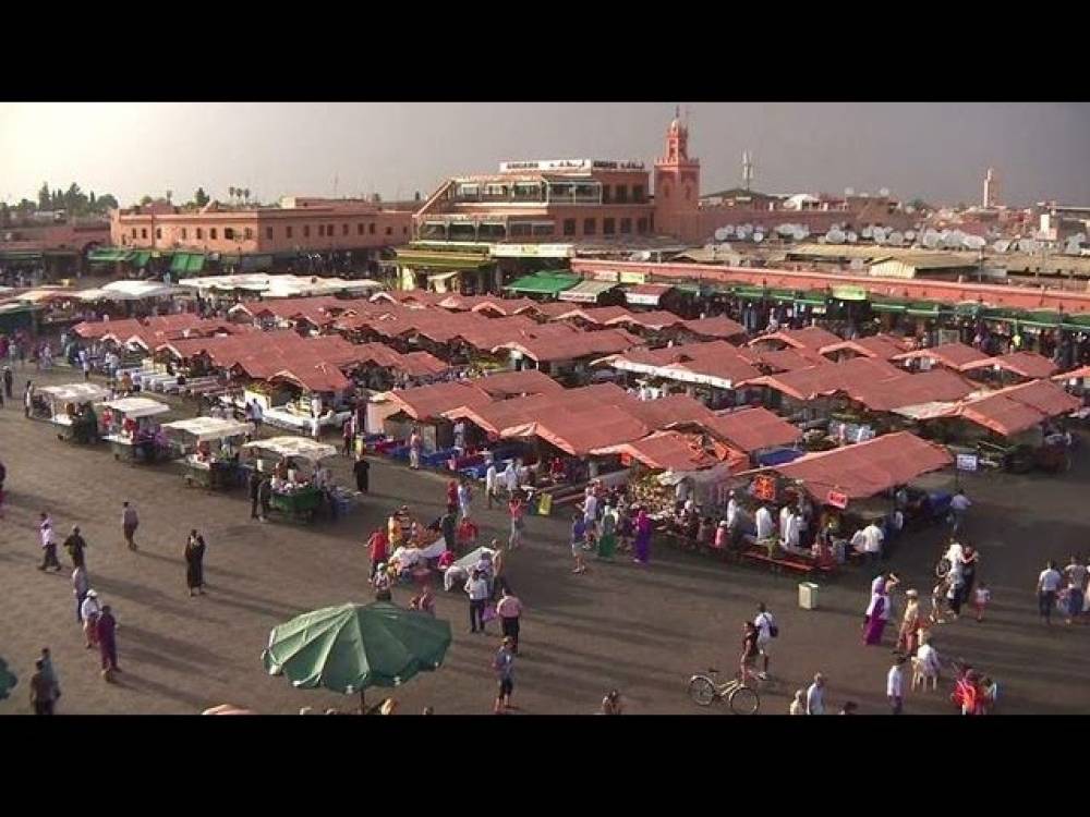 Marrakech : La place Jemaâ El Fna retrouve son âme et ses visiteurs