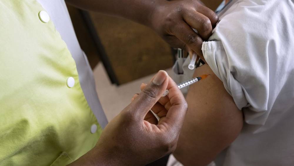 Vers la vaccination obligatoire contre le Covid-19 : une loi en préparation pour les soignants