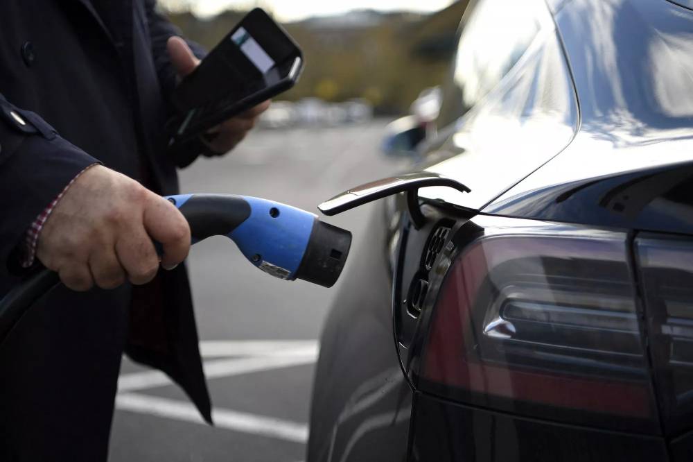 Climat : l'UE prépare l'enterrement des voitures à essence