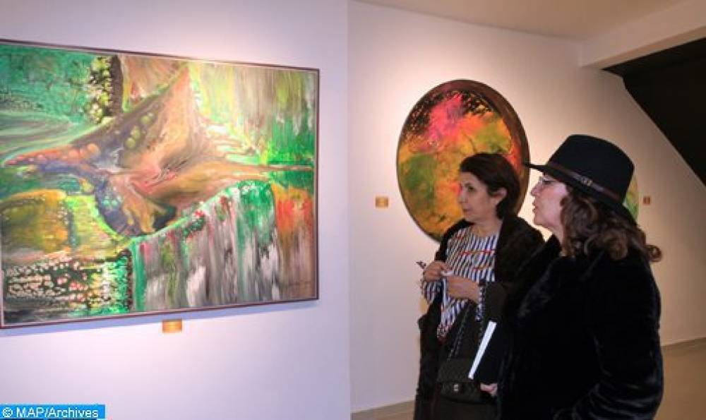 L’artiste peintre Rajae Lahlou expose son expérience et présente ses dernières créations