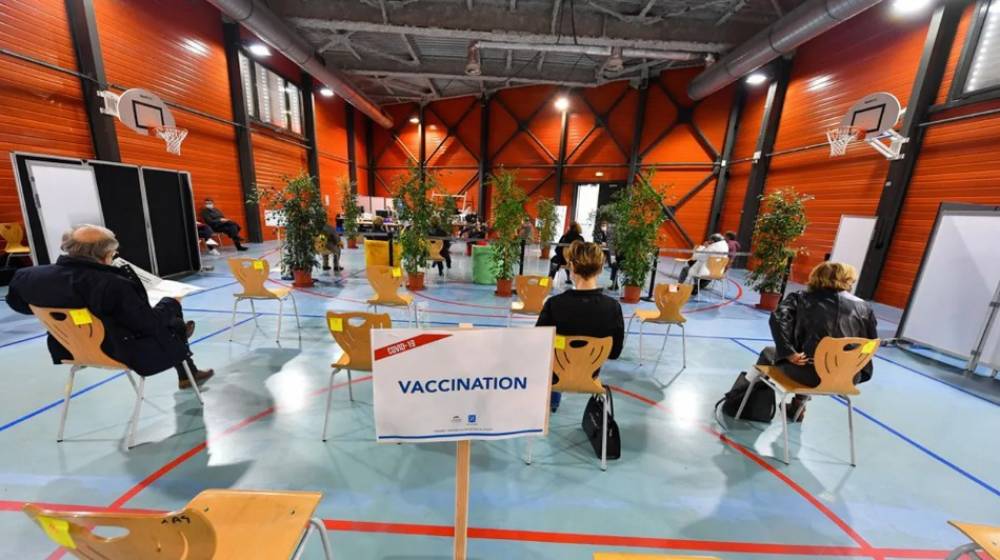 Vaccination obligatoire et pass sanitaire : le calendrier, les sanctions et les publics concernés
