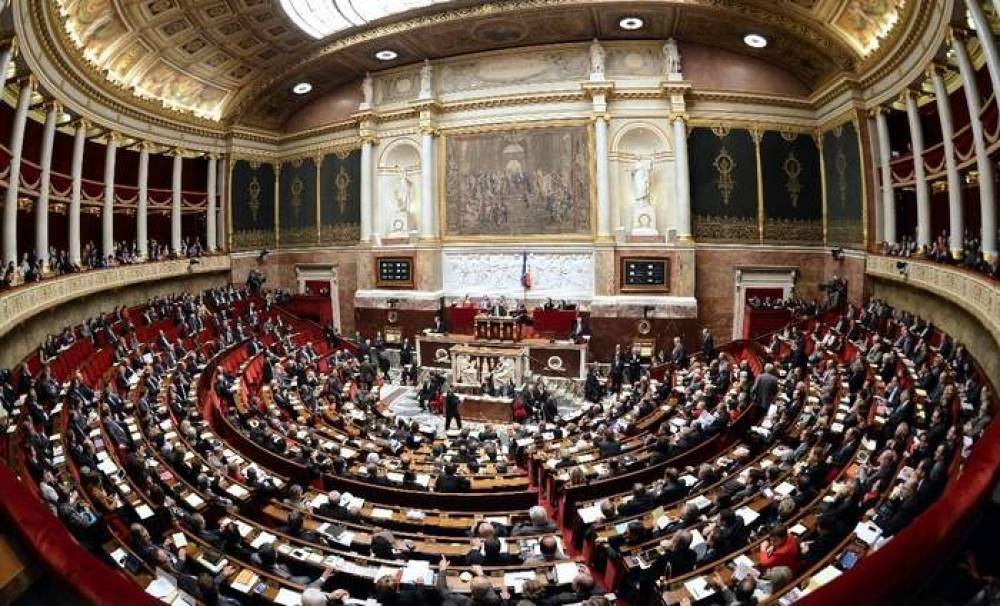 En France, les députés adoptent le pass sanitaire anti-Covid
