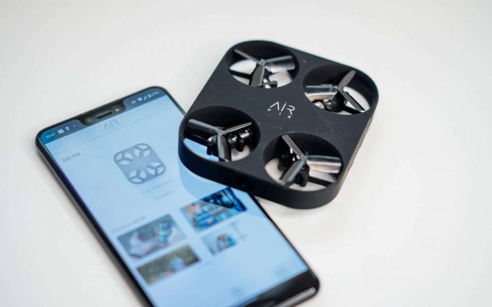 Un drone caché dans un smartphone ? C'est pour bientôt !