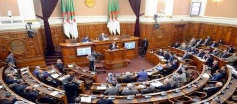 Algérie : Au vu des tensions avec le Maroc, le parlement vote le projet de loi de réserve militaire