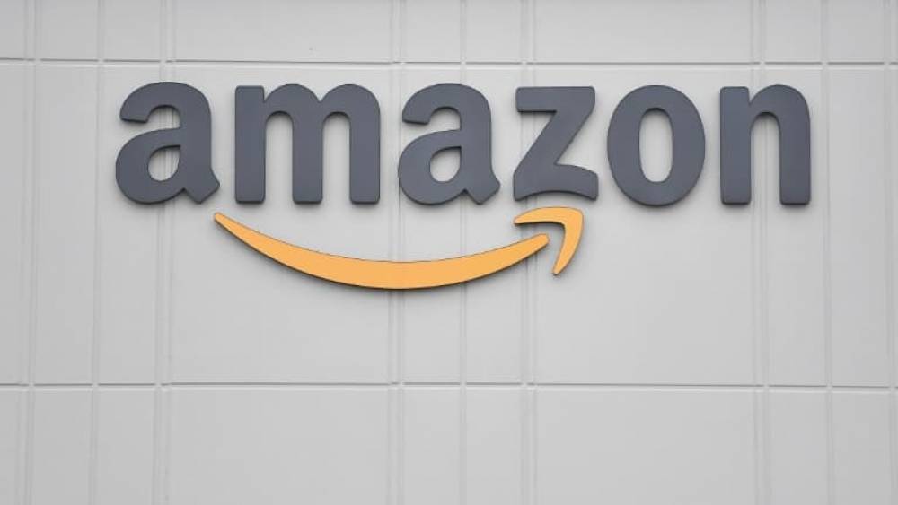 Amazon poursuit en justice des groupes Facebook qui créent de fausses évaluations de produits