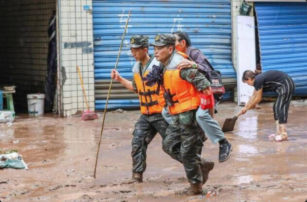 Des pluies torrentielles font au moins quinze morts en Chine