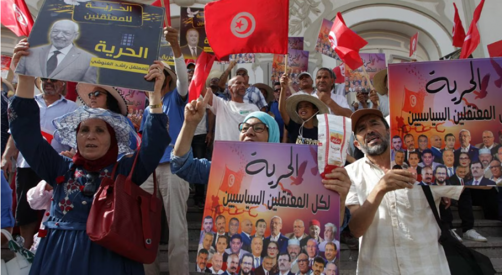 Tunisie: manifestation anti-gouvernement deux ans après le coup de force de Kaïs Saïed