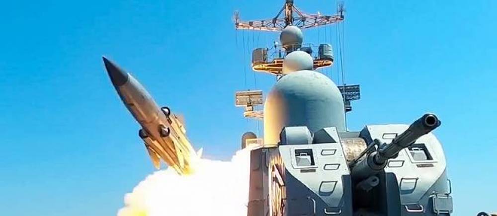 La Russie mène des exercices militaires avec des tirs de missiles en mer Noire