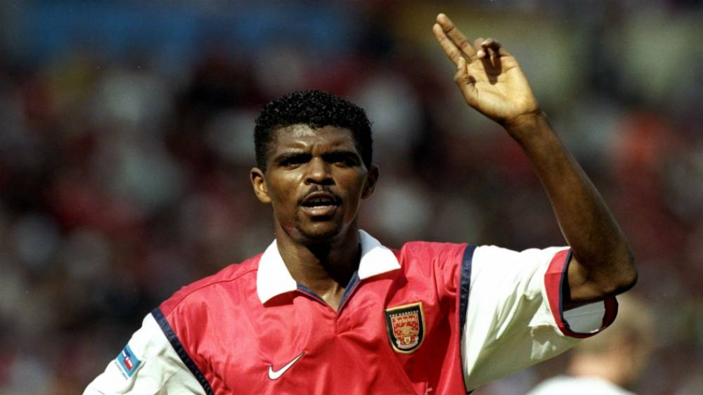 L'ex-attaquant d'Arsenal Nwankwo Kanu devient président du club champion du Nigeria