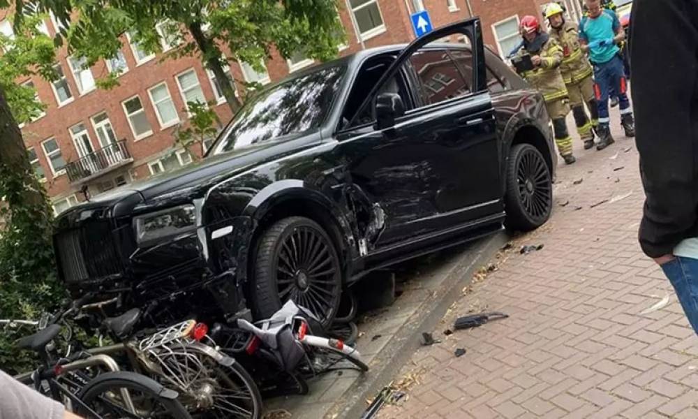 La voiture de Hakim Ziyech accidentée à Amsterdam