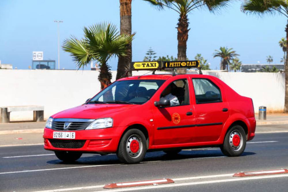 Transport : Les autorités durcissent les obligations pour les chauffeurs de taxi