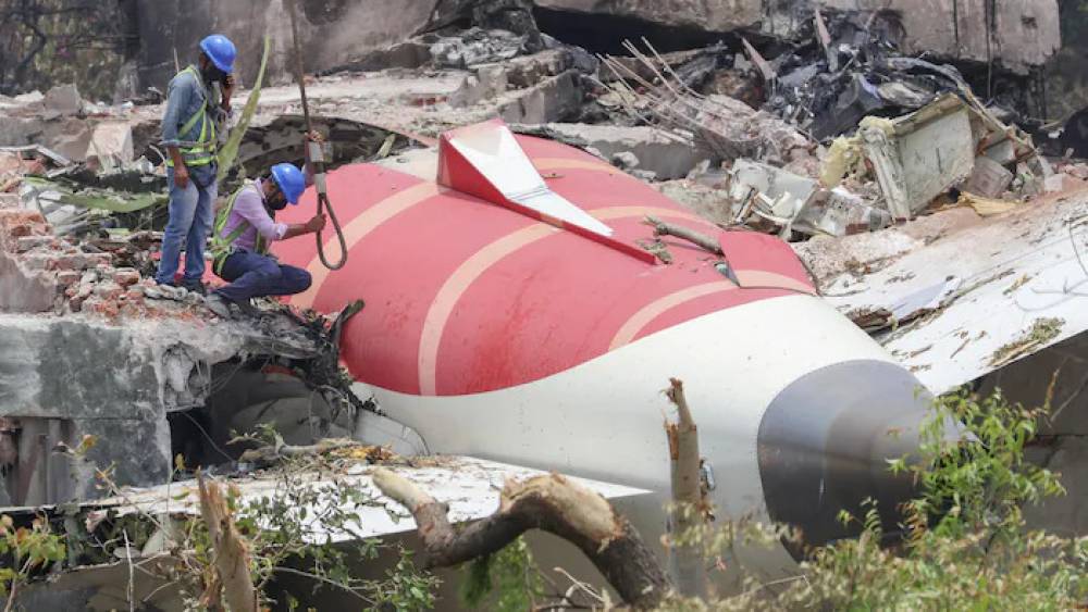 Crash d’Air India: L’Inde ordonne une inspection d’urgence des interrupteurs de carburant des Boeing