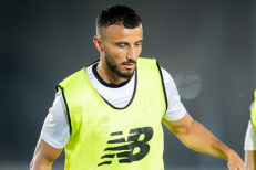 Bonne nouvelle pour Regragui, Romain Saiss reprend l’entraînement avec Al Sadd