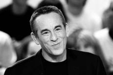Thierry Ardisson, «l’homme en noir» de la télévision française, est mort à 76 ans