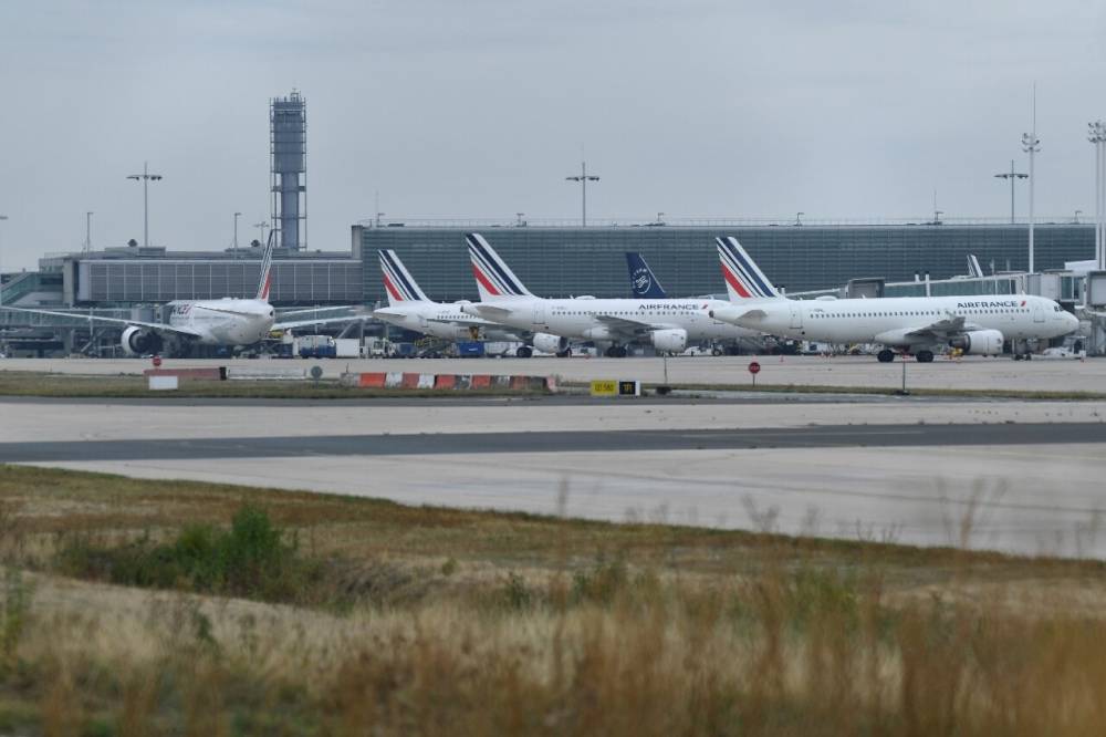 Plusieurs vols annulés jeudi à Paris et dans les aéroports du sud en raison d’une grève des contrôleurs aériens