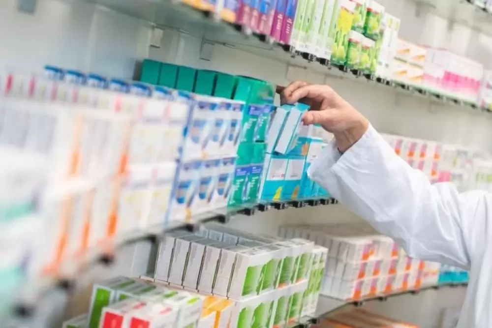 Baisse des prix des médicaments : la réforme qui divise
